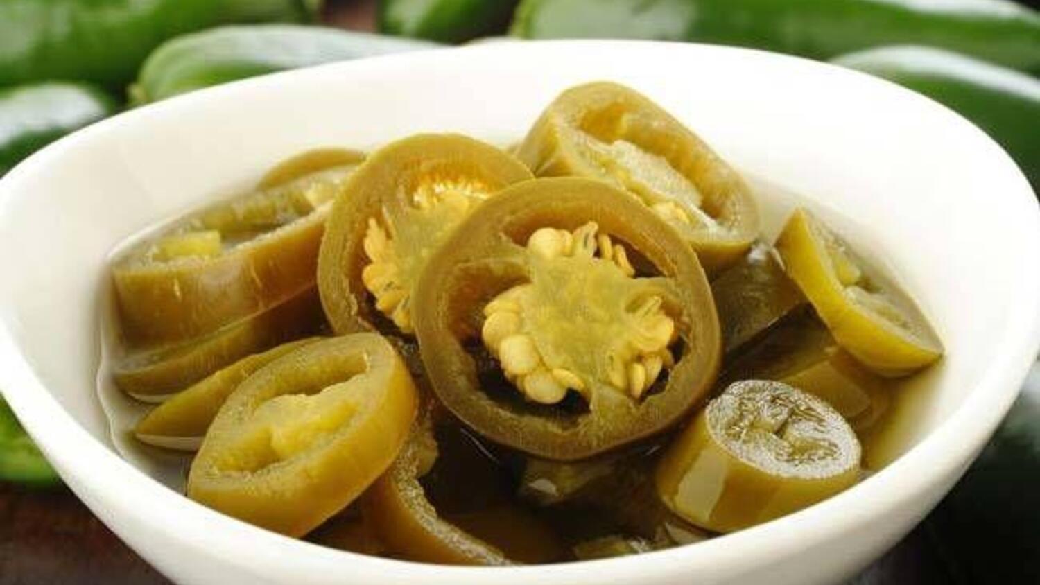 Перец халапеньо маринованный сан. Перец халапеньо соленый. Перец халапеньо. Халапеньо в маринаде. Перец халапеньо маринованный.