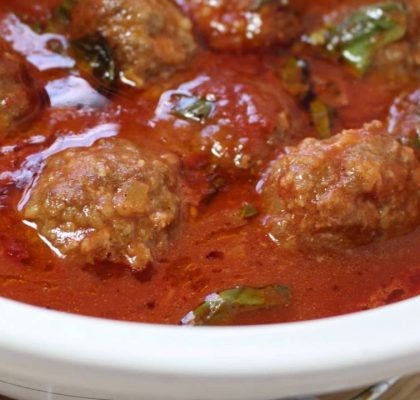 Domates Tavası (Et Köfteli)