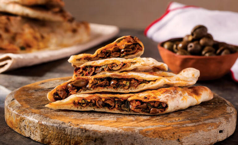 Yeşil Zeytin Böreği