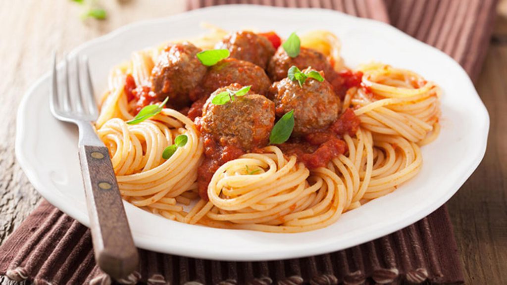 Domates soslu köfteli makarna tarifi