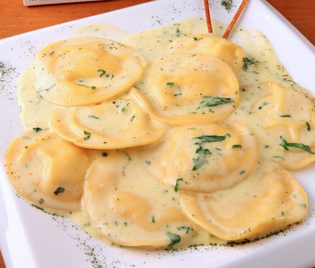 Kremalı mantarlı tortellini tarifi