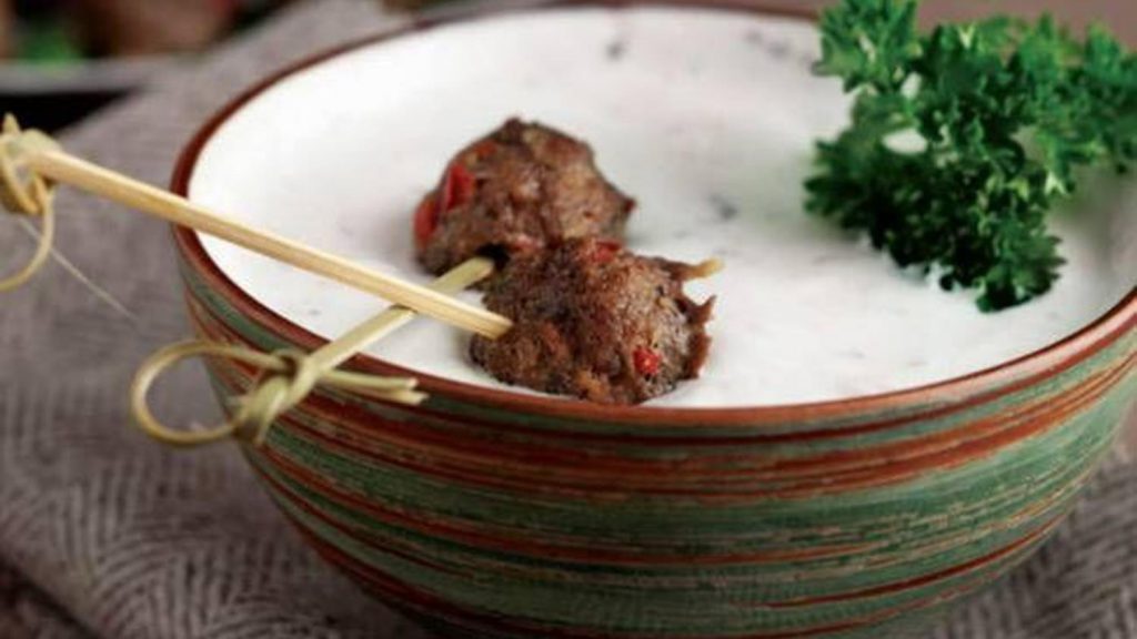 Fırında Beyaz Peynirli ve Cevizli Köfte Tarifi