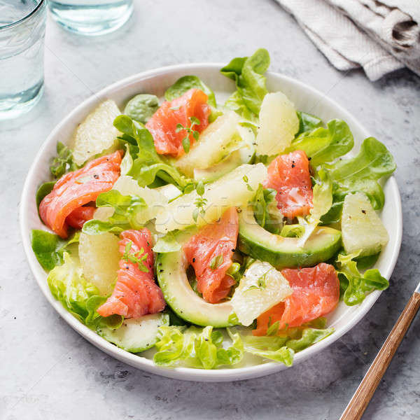 Greyfurt ve Avakado Salatası