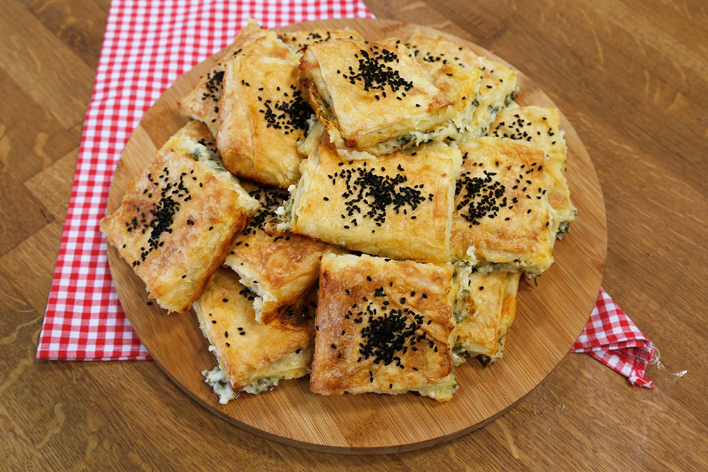 Sütlü Peynirli Börek tarifi