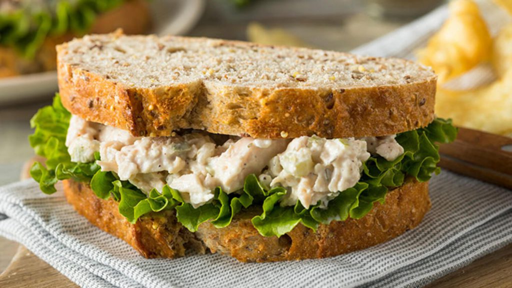 Haşlanmış tavuklu sandviç tarifi