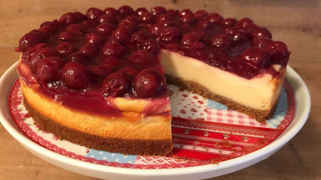 Meyveli Dondurmalı Chesecake Tarifi