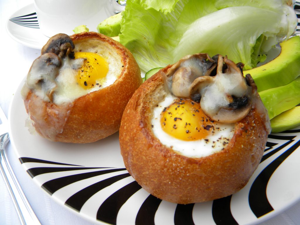 Ekmek Çanağında Yumurta Tarifi