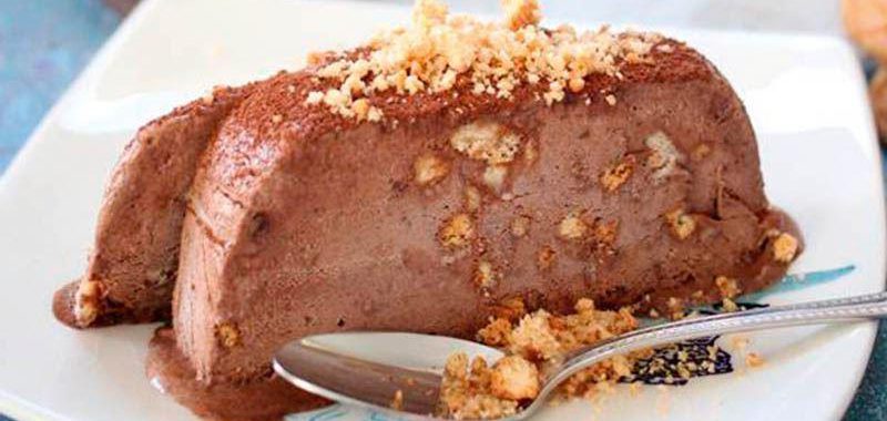 Acıbadem Kurabiyeli Ve Bitter Çikolatalı Semifreddo