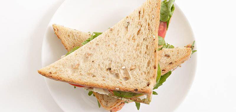 Hindi Füme Ve Avokadolu Sandviç