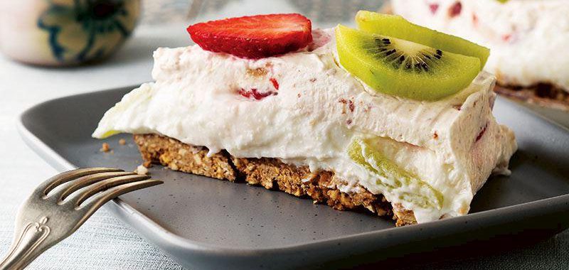 Hurmali Pi̇şmeyen Yoğurt Tatlisi