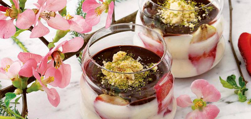 İki Renkli Çilekli Mousse