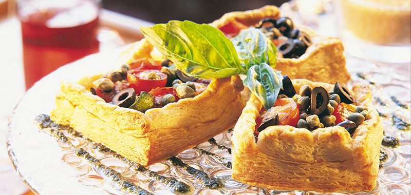 Kızarmış Domates Ve Kabaklı Küçük Tartlar