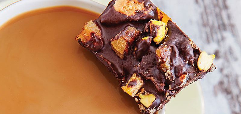 KURUYEMİŞLİ VE BİSKÜVİLİ ÇİKOLATA