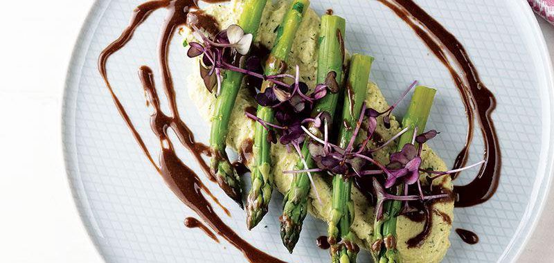 Nar Ekşi̇li̇ Nane Soslu Kuşkonmaz İle Bakla Püresi̇