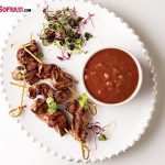 Satay sos eşliğinde biftek şiş