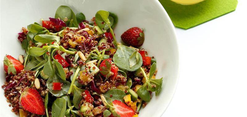 Semizotlu Ve Çilekli Kinoa Salatası