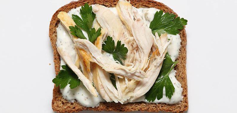 Yoğurtlu Tavuklu Sandviç