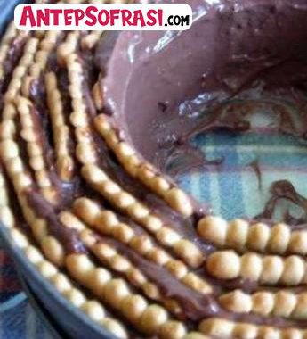 5 Katlı Karamelli Çikolatalı Pasta Tarifi