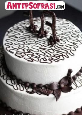 Beyaz Çikolatalı Pasta Tarifi