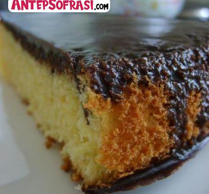 Çikolata Soslu Muzlu Kek Tarifi