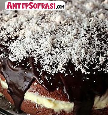 Çikolata Soslu Muzlu Pasta Tarifi