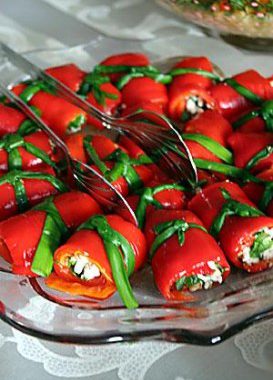 Kirmizi Biberli Salata Tarifi