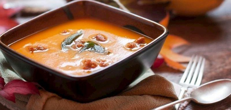 Sucuklu Tarhana Çorbası