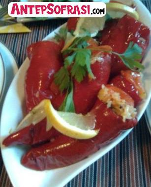 Zeytinyagli Kirmizi Biber Dolmasi Tarifi